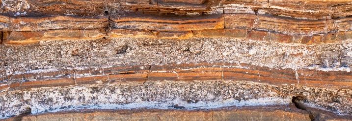 Sediment- und Gesteinsschichten im Karijini-Nationalpark